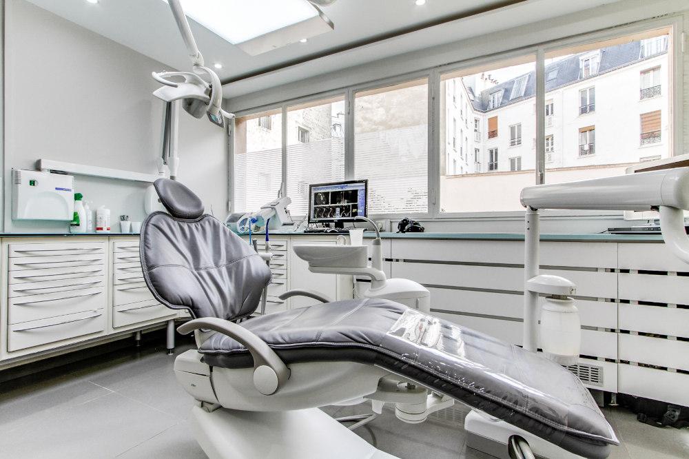 Visiter le dentaire Paris 17 Monceau Dr Arnaud Odend'hal